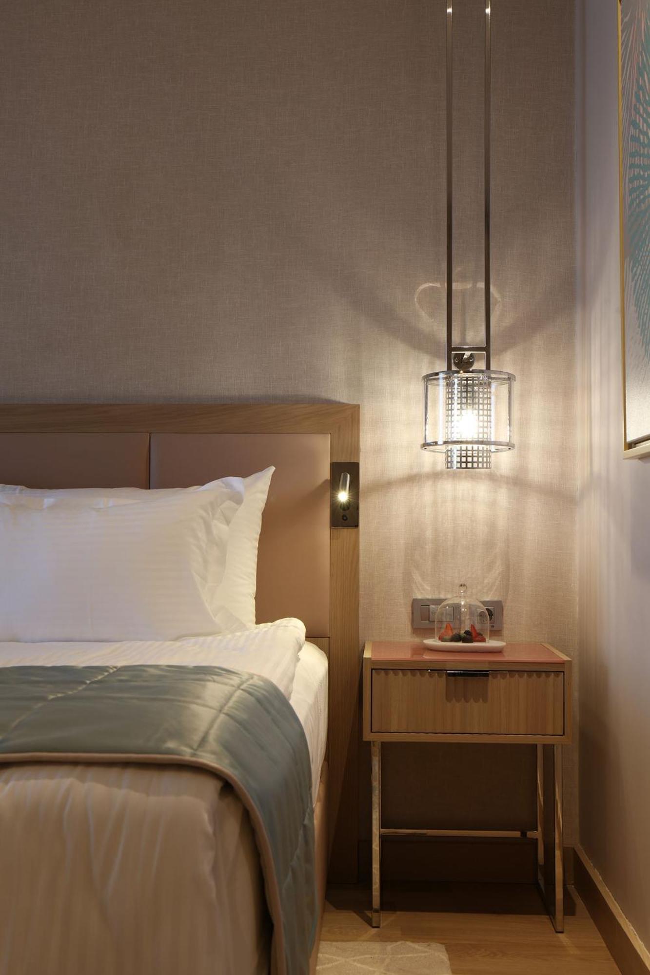 Karavansaray Turkistan Harbour Hotel -Flying Theatre Access Quarto foto A wall light